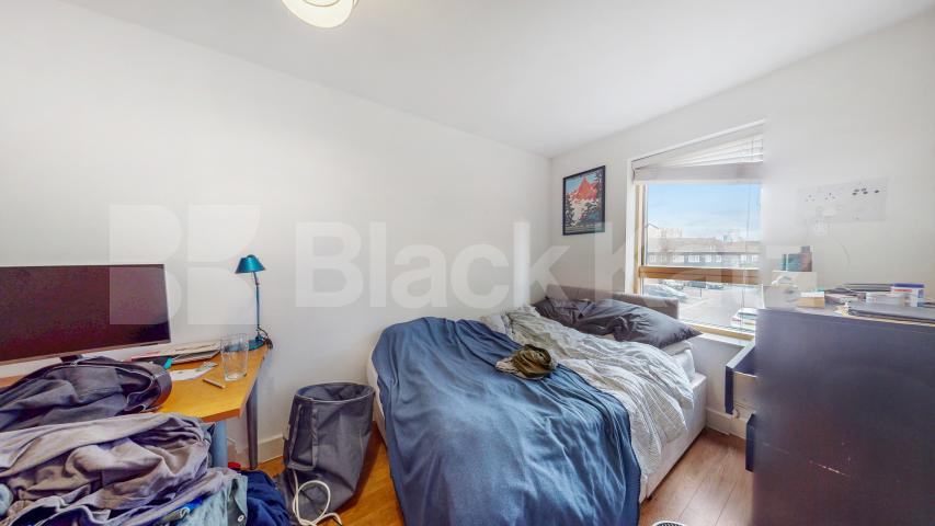 Modern 2 bedroom 2 bathroom property with large Balcony  Mildmay Avenue , Newington Green 